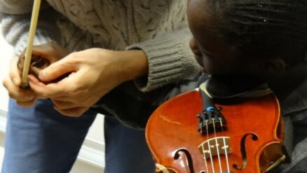 enseignant de violon avec son élève